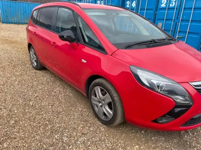 Used Vauxhall Zafira 2015 Red MPV