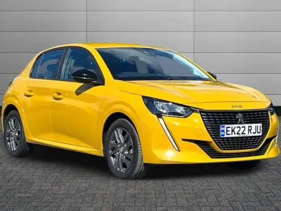 Used Peugeot 208 Active Premium 100 HP (73 kW) 2022 Faro yellow Hatchback
