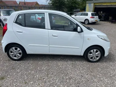 Used Hyundai i10 Active 83 HP (61 kW) 2013 White Hatchback