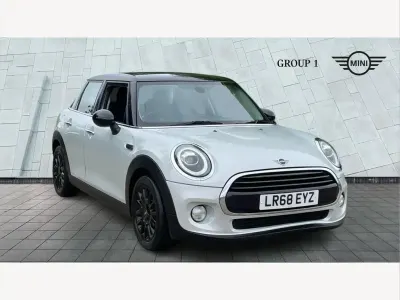 Używany Mini Cooper Hatch 134 KM (98 kW) 2018 Srebrny Hatchback