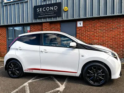 Gebraucht Toyota Aygo x-press 2018 Weiß Kleinwagen