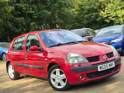 Used Renault Clio Dynamique 98 HP (72 kW) 2005 Red Hatchback