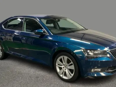 Gebraucht Skoda Superb SE L Executive 150 PS (110 kW) 2019 Blau Kleinwagen