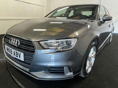 Begagnad Audi A3 Sport 150 HK (110 kW) 2018 Grå Sedan