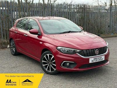 Begagnad Fiat Tipo Lounge 2017 Röd Halvkombi