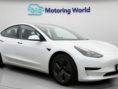 Used Tesla Model 3 Standard Range Plus 222 kW (302 HP) 2021 White Sedan