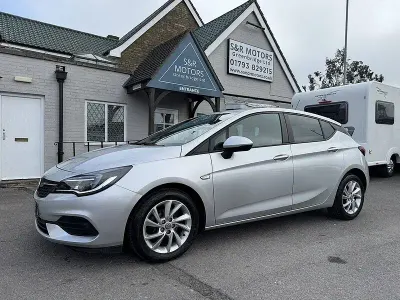 Used Vauxhall Astra Business Edition 105 HP (77 kW) 2020 Silver Hatchback