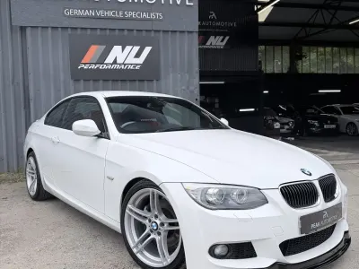 Begagnad BMW 325 M Sport 204 HK (150 kW) 2011 Vit Sportkupé