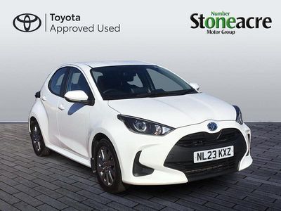 Used Toyota Yaris Hybrid 113 HP (83 kW) 2023 White Hatchback