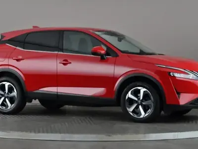 Used Nissan Qashqai N-Connecta 140 HP (102 kW) 2023 Red SUV