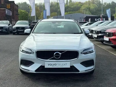 Begagnad Volvo V60 Momentum 2021 Vit Kombi