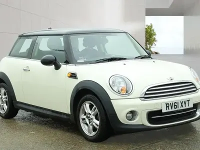 Begagnad Mini Cooper Hatch 122 HK (89 kW) 2011 Vit Halvkombi