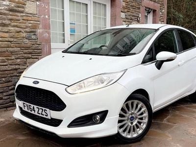 Used Ford Fiesta Titanium 100 HP (73 kW) 2015 White Hatchback