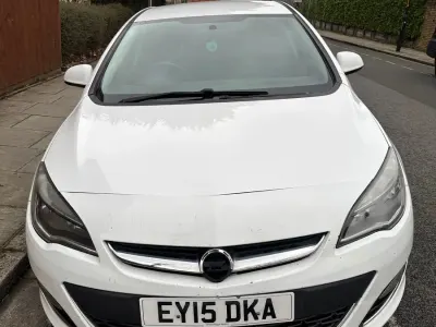 Used Vauxhall Astra SRi 115 HP (84 kW) 2015 White Hatchback