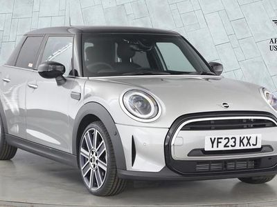 Usado Mini Cooper Exclusive 136 HP (100 kW) 2023 Prateado Citadino