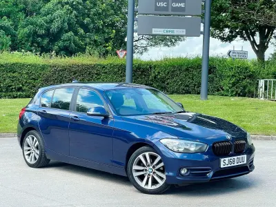 Begagnad BMW 116 Sport Line 2019 Blå Halvkombi