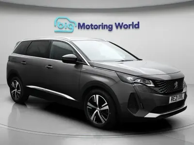 Usado Peugeot 5008 GT 130 HP (95 kW) 2021 Cinzento SUV