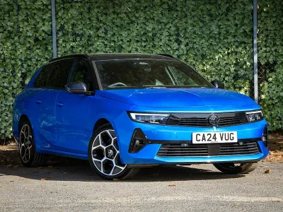Used Vauxhall Astra Ultimate 130 HP (95 kW) 2024 Blue Estate