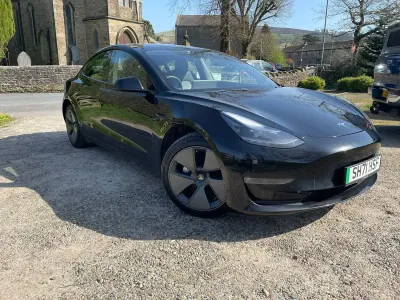 Begagnad Tesla Model 3 Long Range AWD 77 kW (106 HK) 2021 Svart Sedan