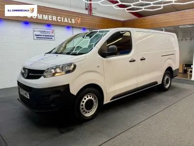 Second-hand Vauxhall Vivaro S 100 CP (73 kW) 2023 Alb Monovolum