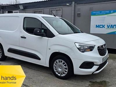 Used Vauxhall Combo Sportive 100 HP (73 kW) 2019 White MPV
