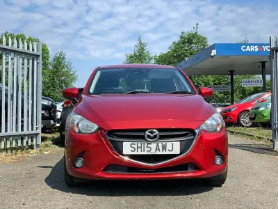 Używany Mazda 2 Edition 89 KM (65 kW) 2015 Czerwony Hatchback