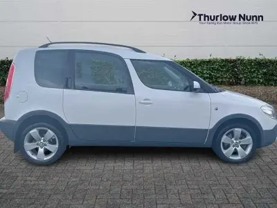 Usado Skoda Roomster Scout 90 HP (66 kW) 2015 Branco Monovolume