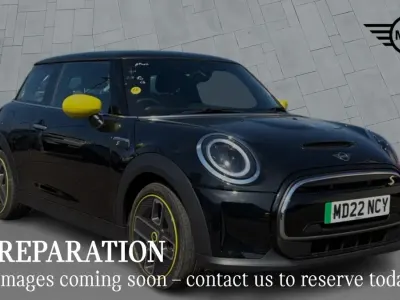 Begagnad Mini Cooper S Hatch 135 kW (184 HK) 2022 Svart Halvkombi