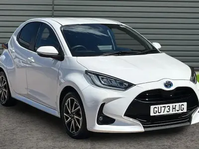 Used Toyota Yaris Design 116 HP (85 kW) 2023 White Hatchback