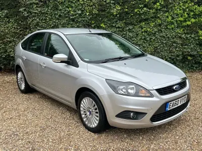 Gebraucht Ford Focus Titanium 99 PS (72 kW) 2010 Silber Kleinwagen