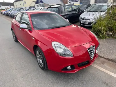 Used Alfa Romeo Giulietta Exclusive 170 HP (125 kW) 2014 Red Hatchback