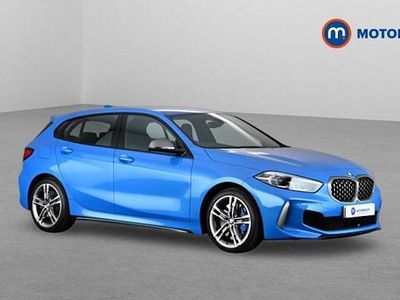Begagnad BMW M135 Comfort Edition 306 HK (225 kW) 2023 Blå Halvkombi