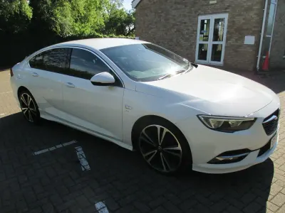 Used Vauxhall Insignia SRi 170 HP (125 kW) 2018 White Hatchback