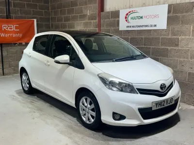 Used Toyota Yaris 99 HP (72 kW) 2012 White Hatchback