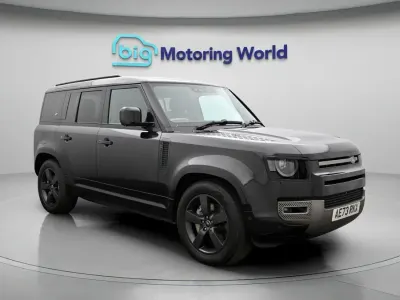 Used Land Rover Defender HSE Dynamic 404 HP (297 kW) 2023 Black SUV