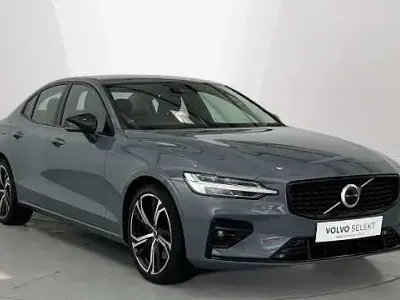 Usado Volvo S60 Plus 250 HP (183 kW) 2023 Cinzento Sedan
