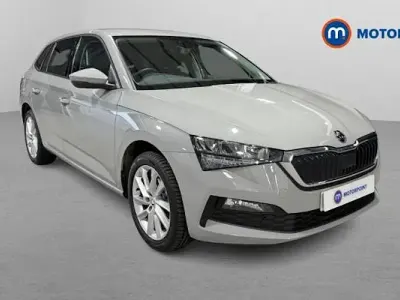 Usado Skoda Scala SE L 110 CV (80 kW) 2023 Gris Utilitario