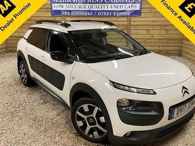 Used Citroën C4 Cactus Flair 100 HP (73 kW) 2017 White Hatchback