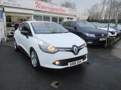 Used Renault Clio IV Dynamique 75 HP (55 kW) 2016 White Hatchback