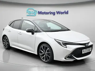 Usado Toyota Corolla 140 HP (102 kW) 2023 Branco Citadino