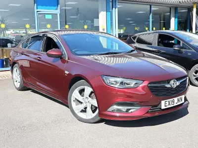 Begagnad Vauxhall Insignia Sport 165 HK (121 kW) 2019 Röd Halvkombi