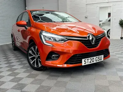 Used Renault Clio Iconic 100 HP (73 kW) 2020 Orange Hatchback