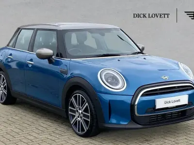 Begagnad Mini Cooper Exclusive 134 HK (98 kW) 2022 Blå Halvkombi
