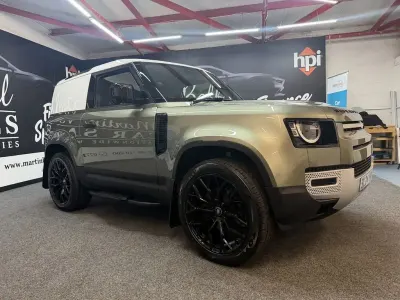 Usado Land Rover Defender Black Edition 2024 Verde SUV