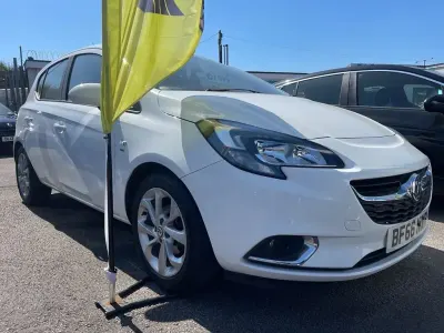 Used Vauxhall Corsa SRi 90 HP (66 kW) 2016 White Hatchback
