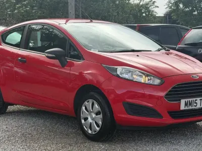 Used Ford Fiesta Studio 82 HP (60 kW) 2015 Red Hatchback