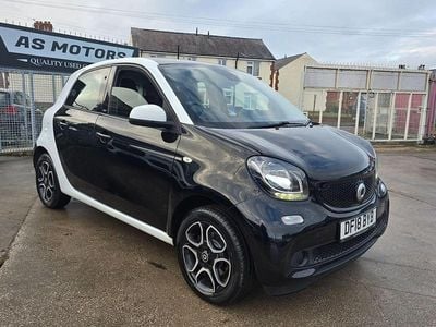 Used Smart ForFour Premium 71 HP (52 kW) 2018 White Hatchback