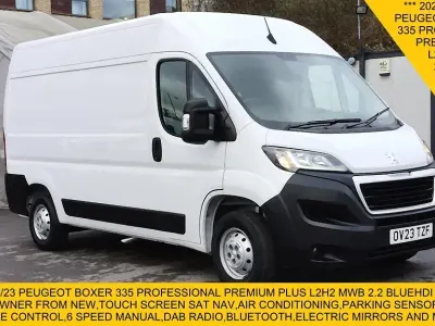 Begagnad Peugeot Boxer Premium 140 HK (102 kW) 2023 Vit Van