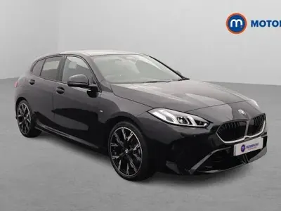 Begagnad BMW 120 M Sport 156 HK (114 kW) 2025 Svart Halvkombi