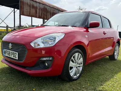 Usado Suzuki Swift SZ-T 111 HP (81 kW) 2018 Vermelho Citadino